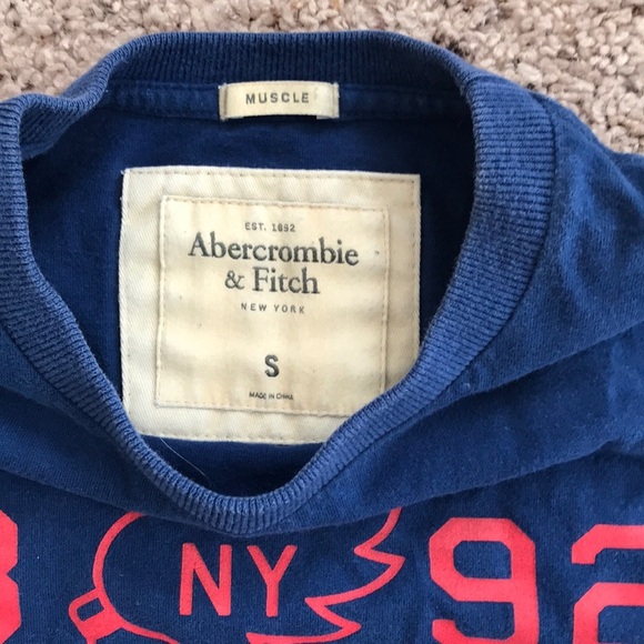 Abercrombie and Fitch muscle tee - Picture 2 of 3